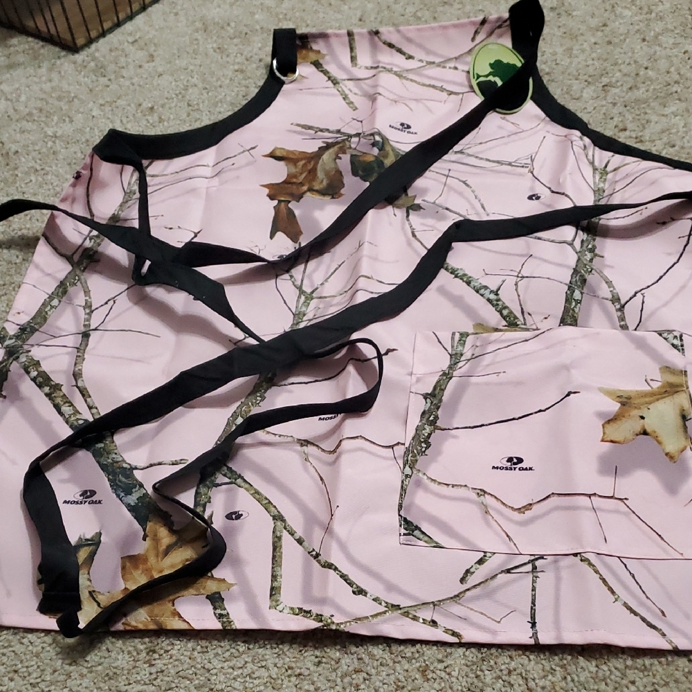 Mossy Oak Pink Camouflage Apron and Scarf - Picture 2 of 8
